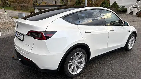 Tesla Model Y 2023 photo 4