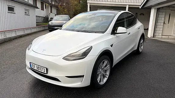 Tesla Model Y 2023 photo 2