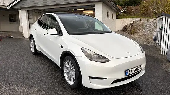 Tesla Model Y 2023 photo 3