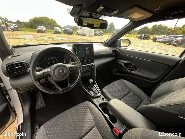 Toyota Yaris Cross 2025 photo 3