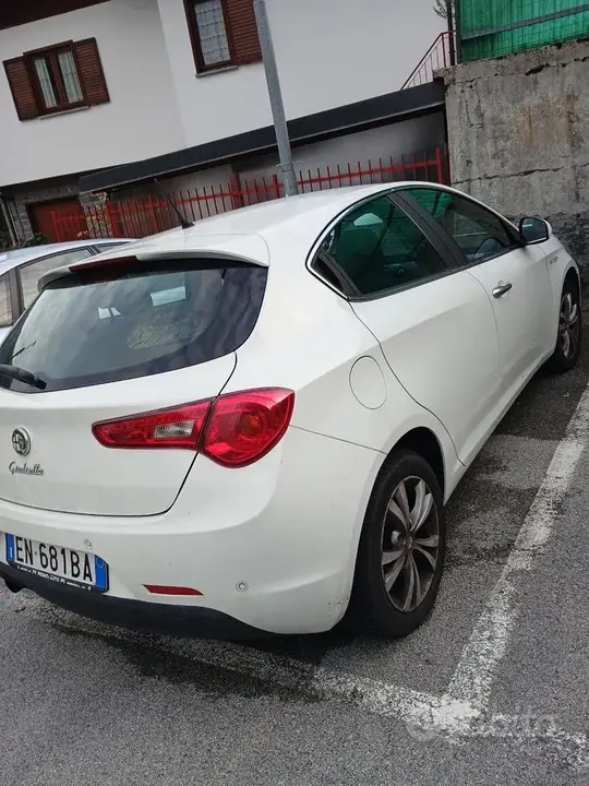 Alfa Romeo Giulietta 2012 photo 4