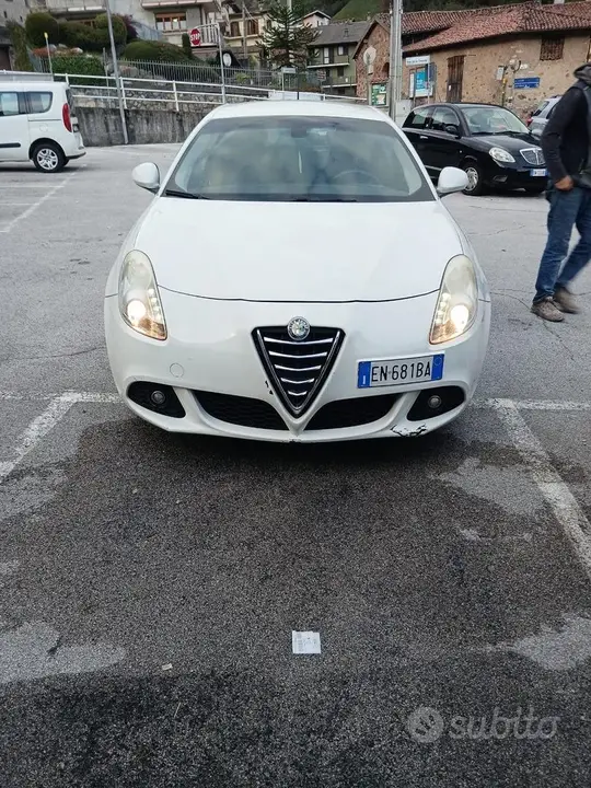 Alfa Romeo Giulietta 2012 photo 2