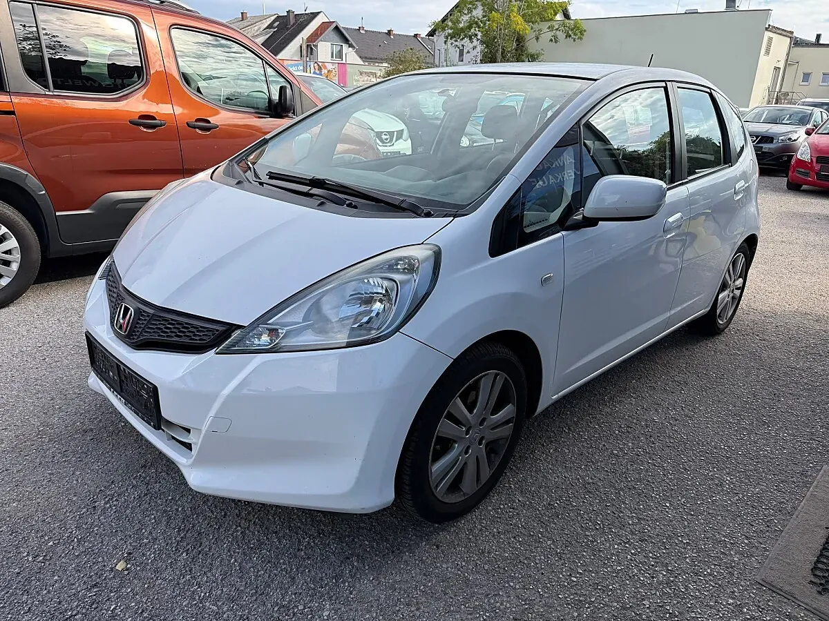 Honda Jazz 2011 photo 2