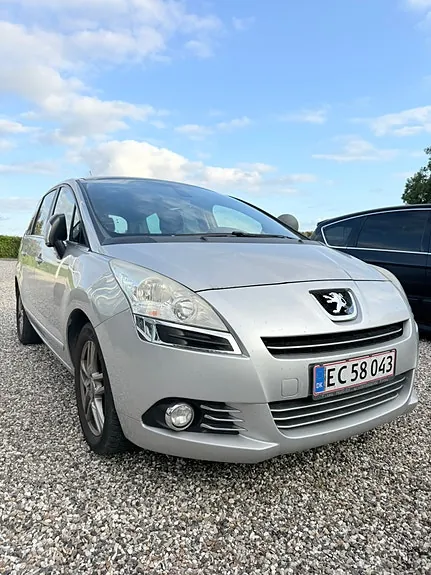 Peugeot 5008 2012 photo 2