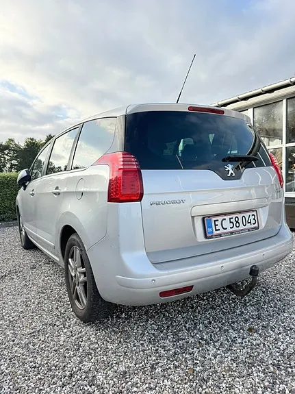 Peugeot 5008 2012 photo 4