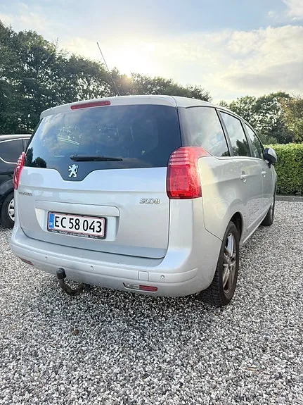 Peugeot 5008 2012 photo 3