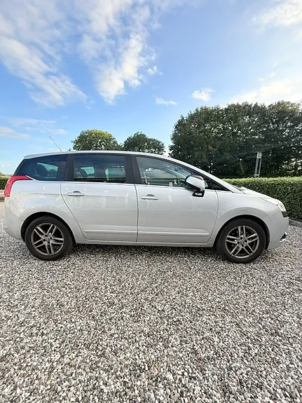 Peugeot 5008 2012 photo 5