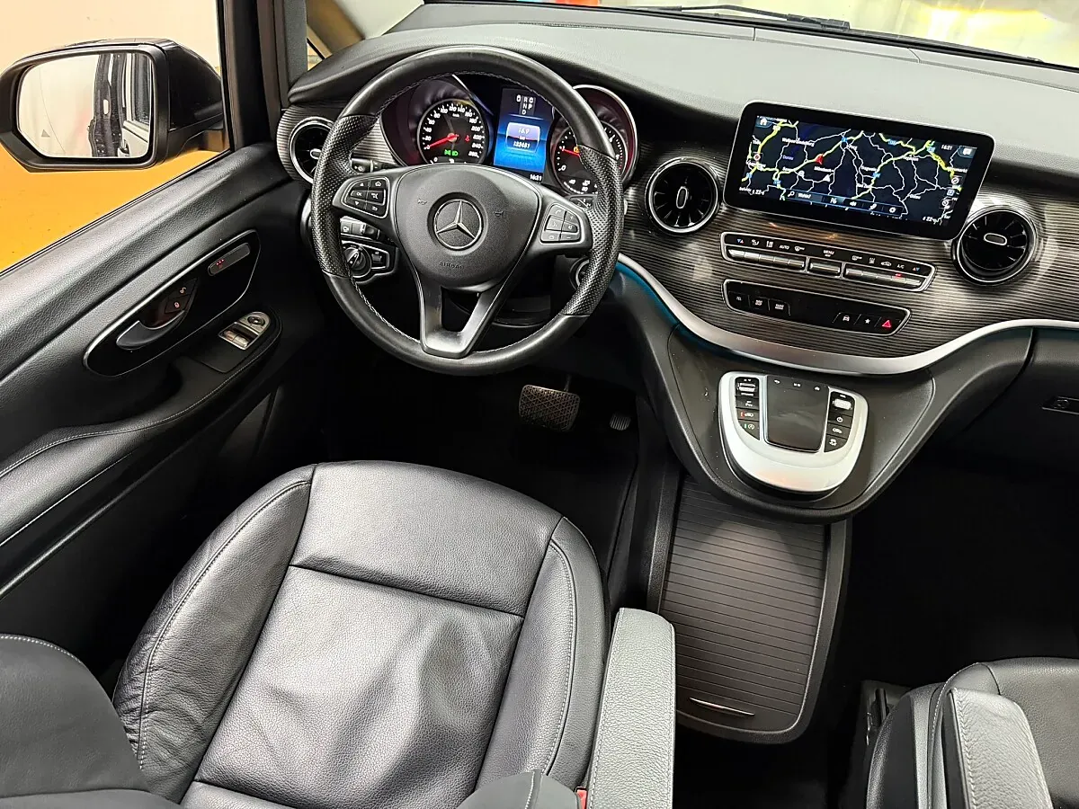 Mercedes-Benz V-Class 2023 photo 2