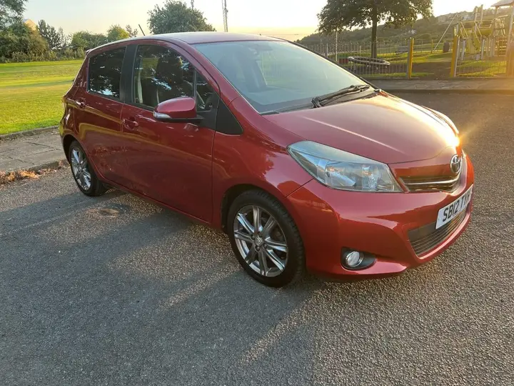 Toyota Yaris 2012 photo 2