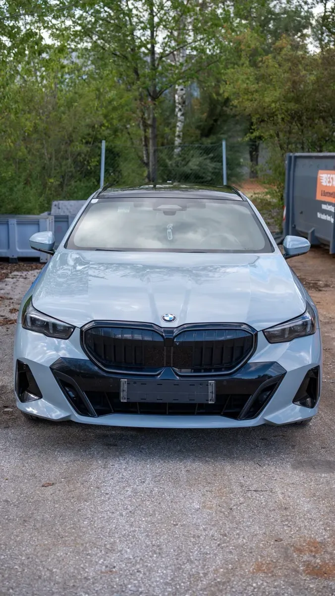 BMW 5 Series 2025 photo 2