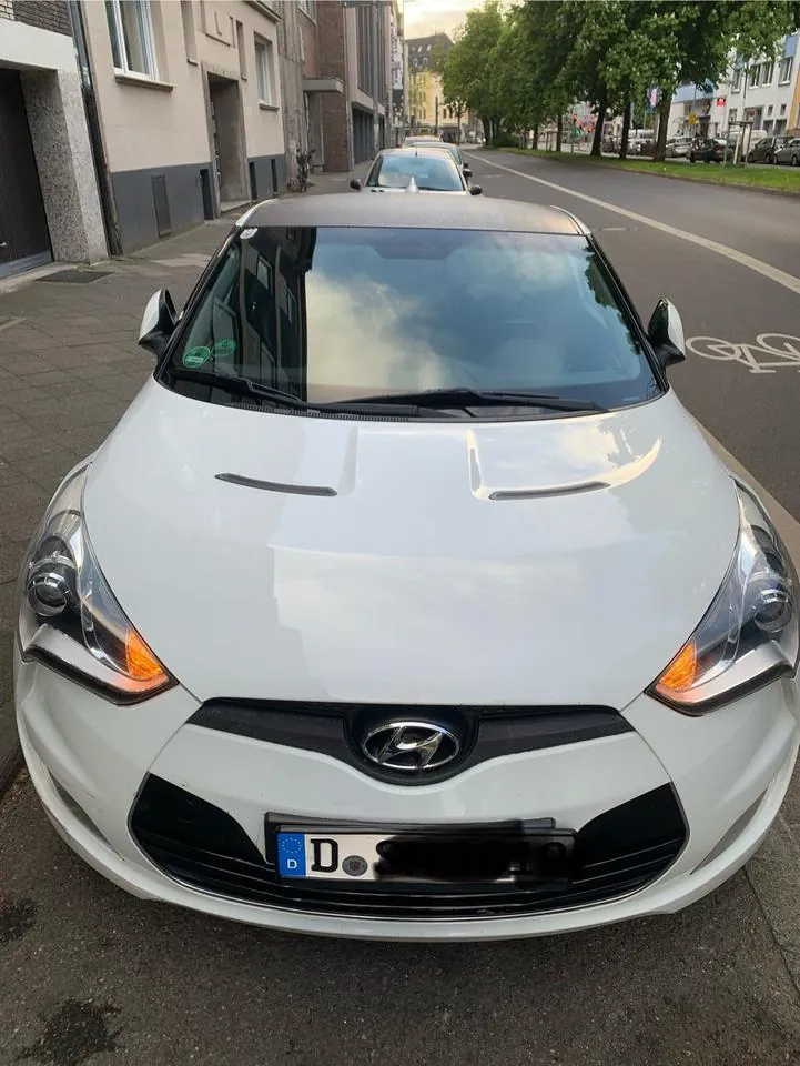 Hyundai Veloster