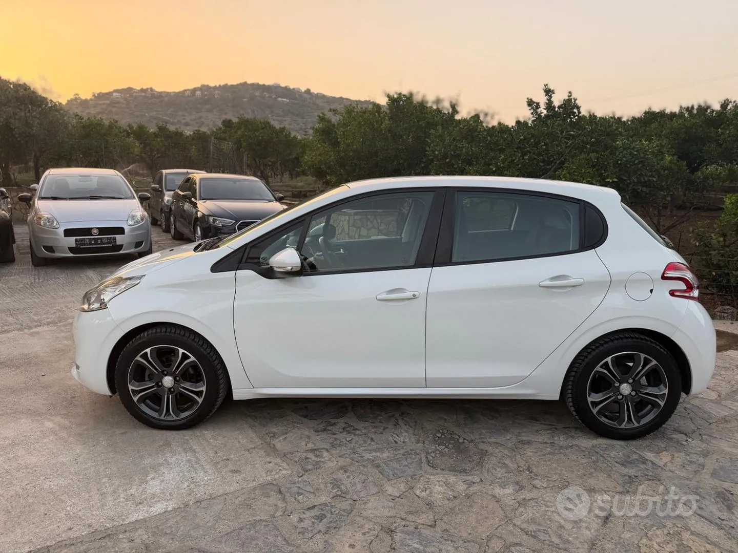 Peugeot 208 2014 photo 2