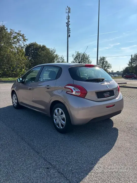 Peugeot 208 2013 photo 4