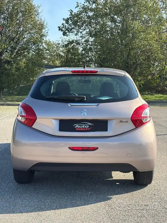 Peugeot 208 2013 photo 5
