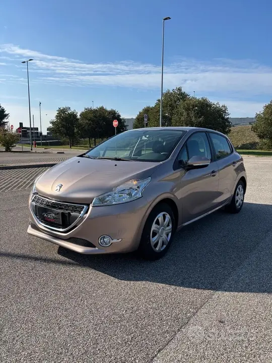 Peugeot 208 2013 photo 3
