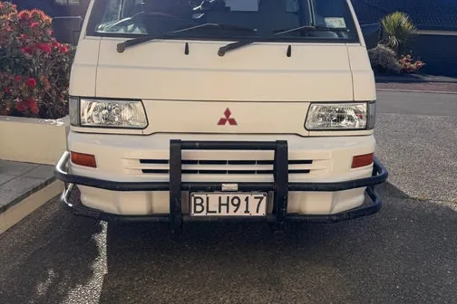 Mitsubishi L300