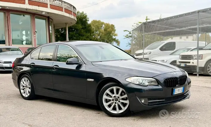 BMW 523I