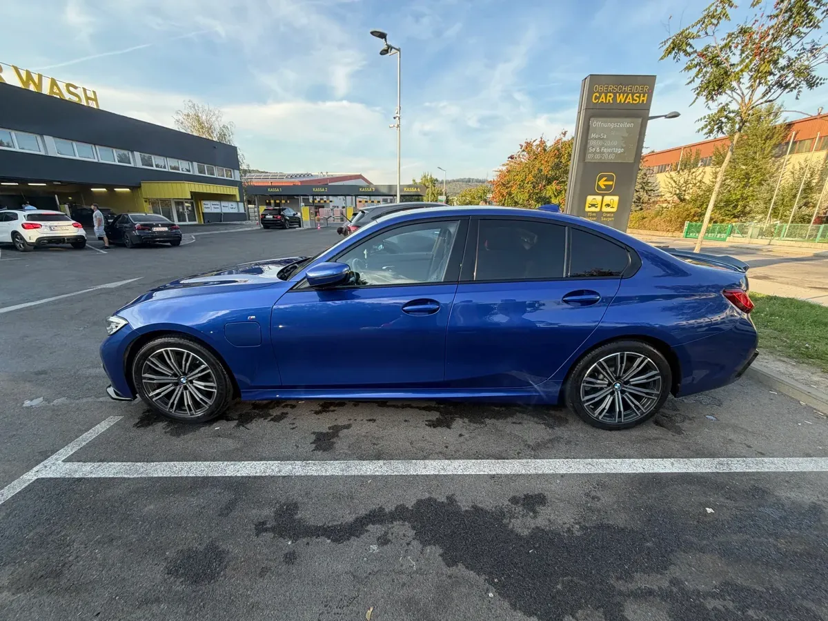 BMW 3 Series 2021 photo 2