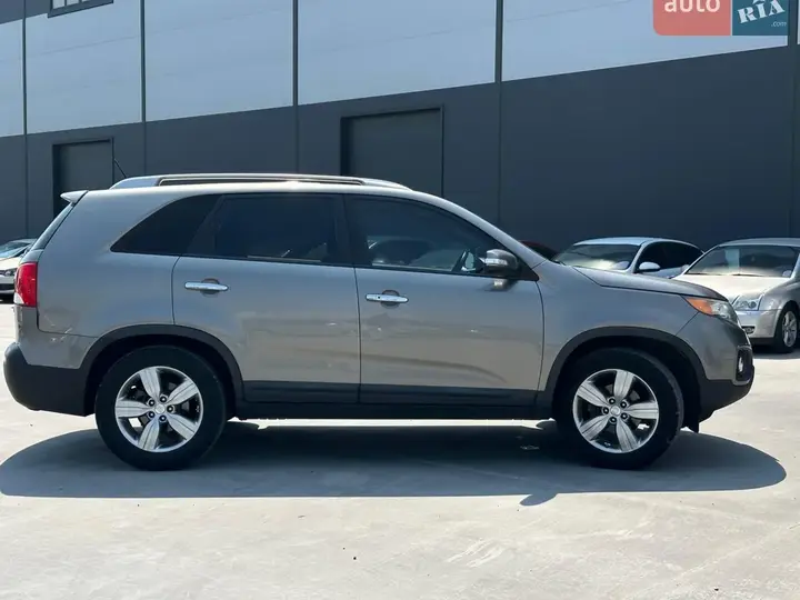 Kia Sorento 2012 photo 4
