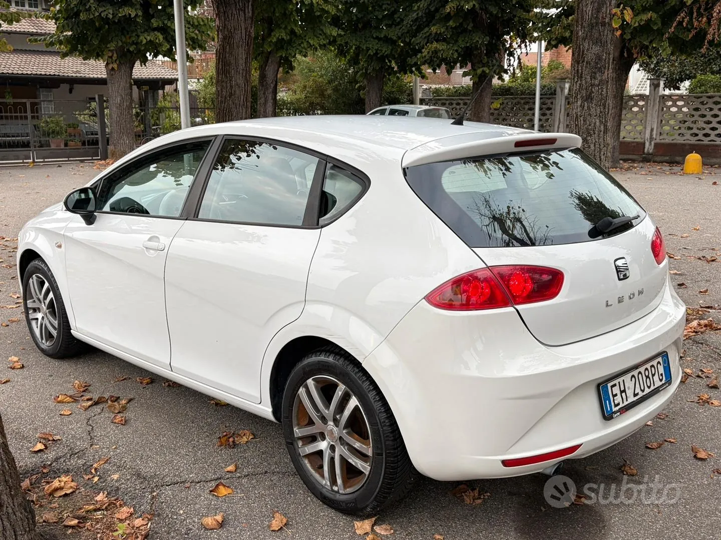 Seat Leon 2011 photo 3