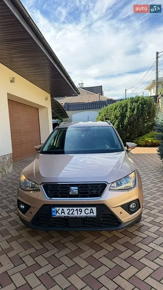 Seat Arona 2019 photo 2