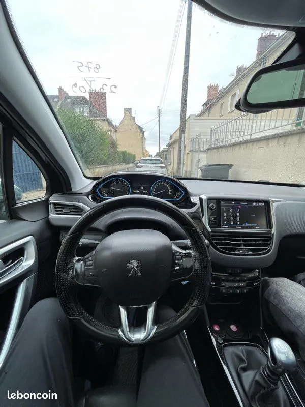 Peugeot 2008 2017 photo 3
