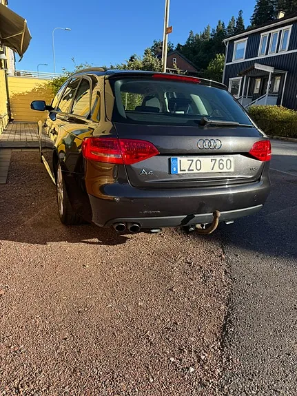 Audi A4 2011 photo 2