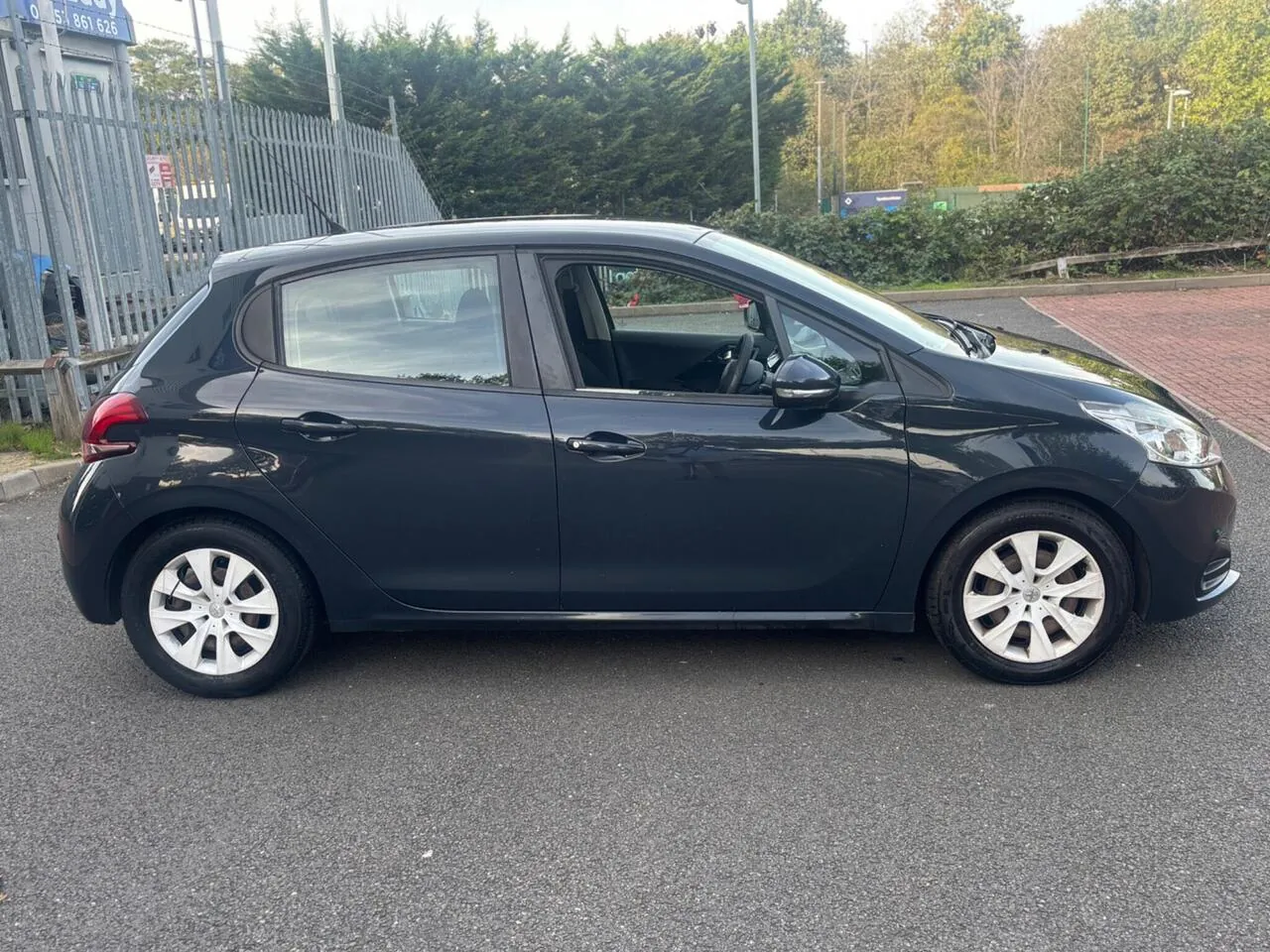 Peugeot 208 2015 photo 3