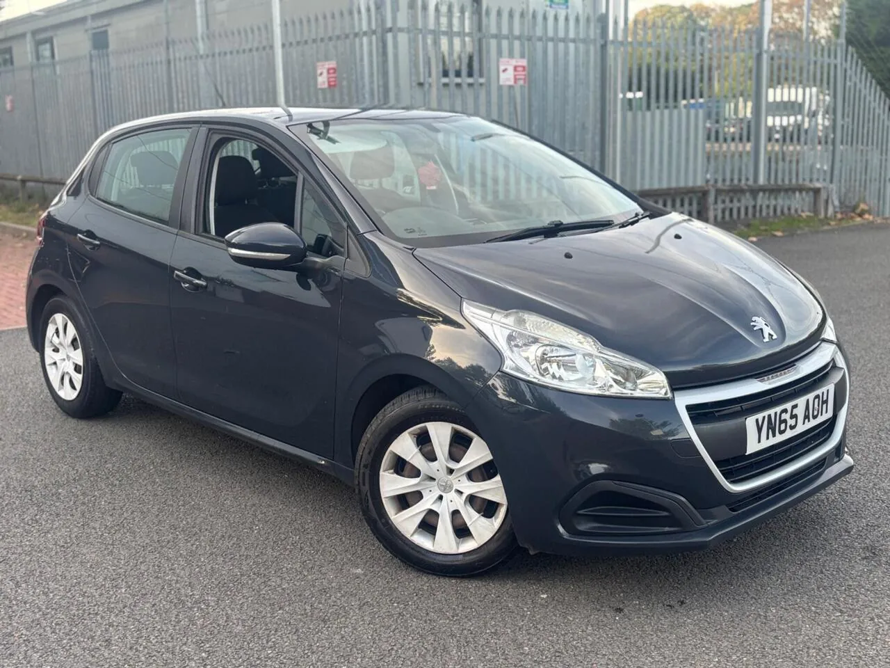 Peugeot 208 2015 photo 2