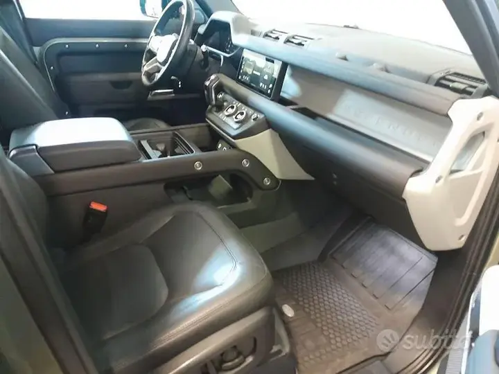 Land Rover Defender 2024 photo 3
