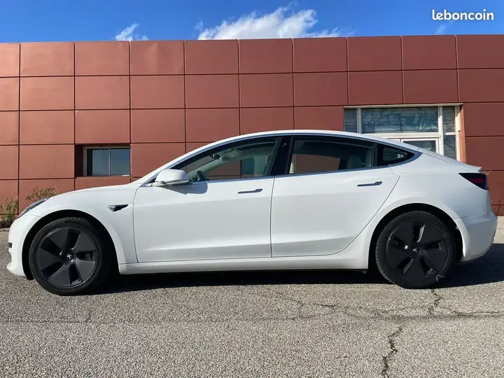 Tesla Model 3 2021 photo 2