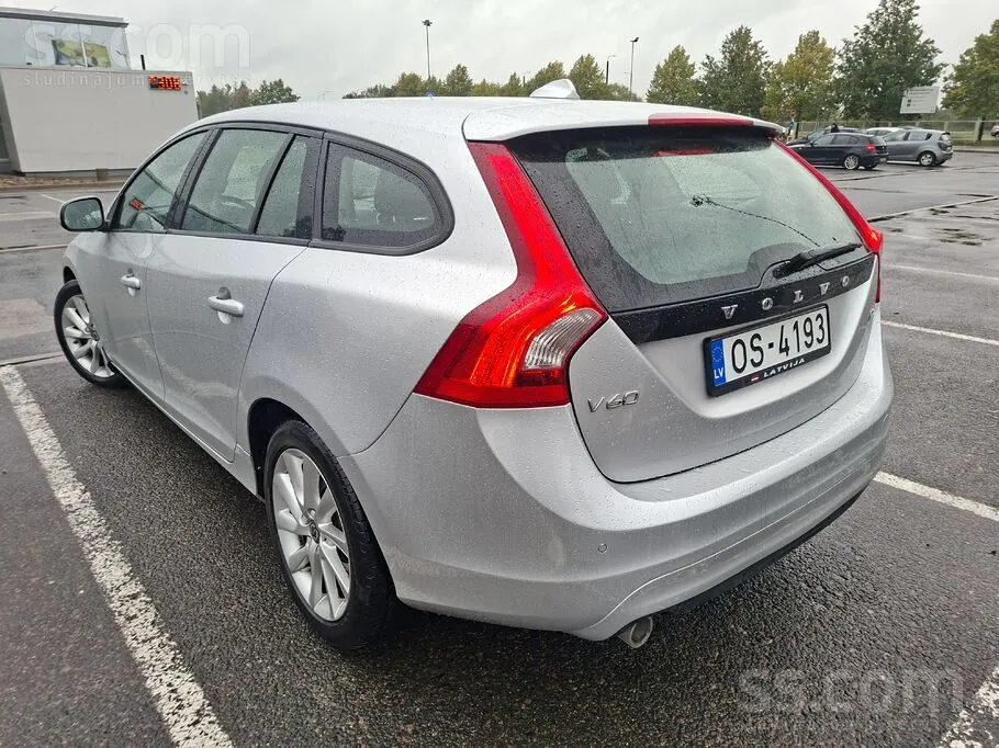 Volvo V60 2016 photo 2