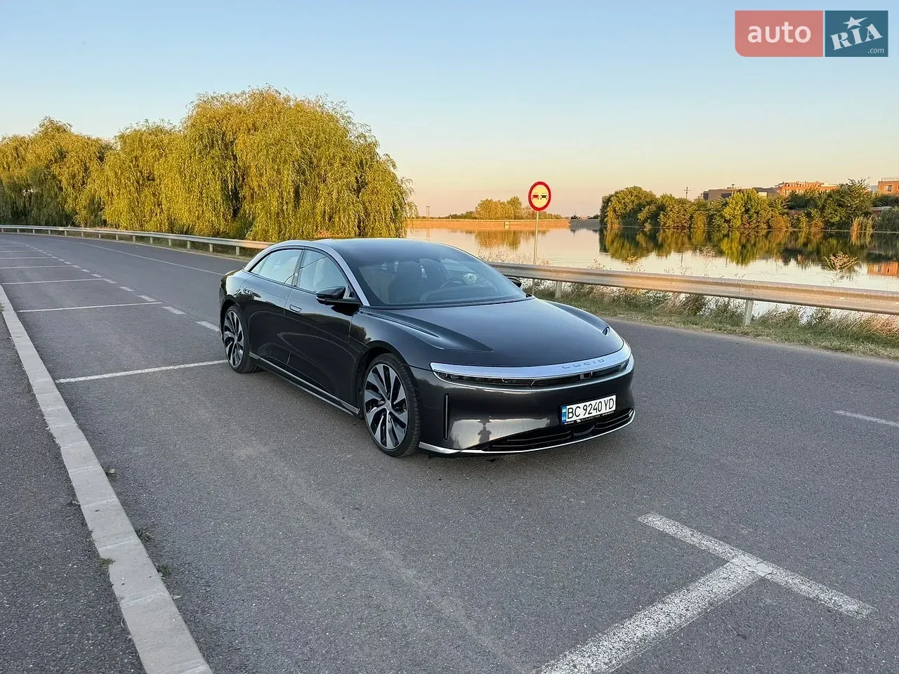 Lucid Air 2022 photo 2