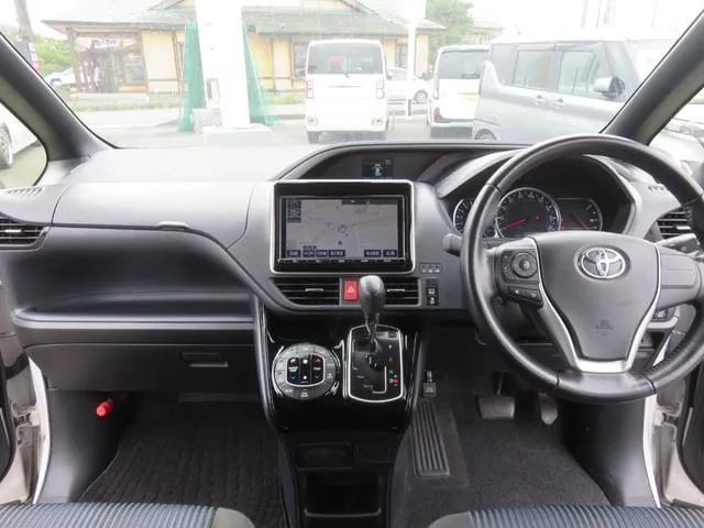 Toyota Vocsei Zs 2017 photo 2
