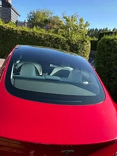 Tesla Model 3 2023 photo 2