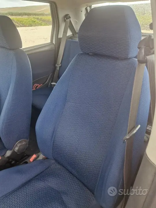 Fiat Punto 2003 photo 2