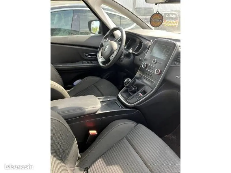 Renault Scenic 2018 photo 3