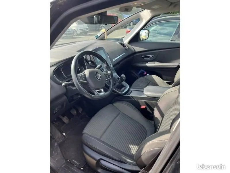 Renault Scenic 2018 photo 5