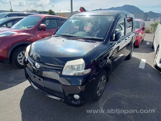 Toyota Sienta 2013 photo 2