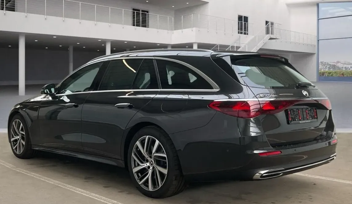 Mercedes-Benz E-Class 2025 photo 3