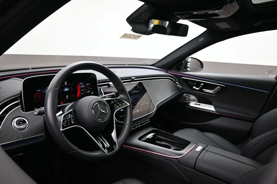 Mercedes-Benz E-Class 2025 photo 5