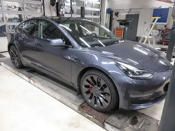 Tesla Model 3 2021 photo 2