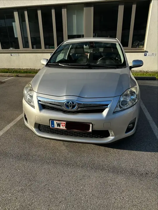 Toyota Auris 2011 photo 3
