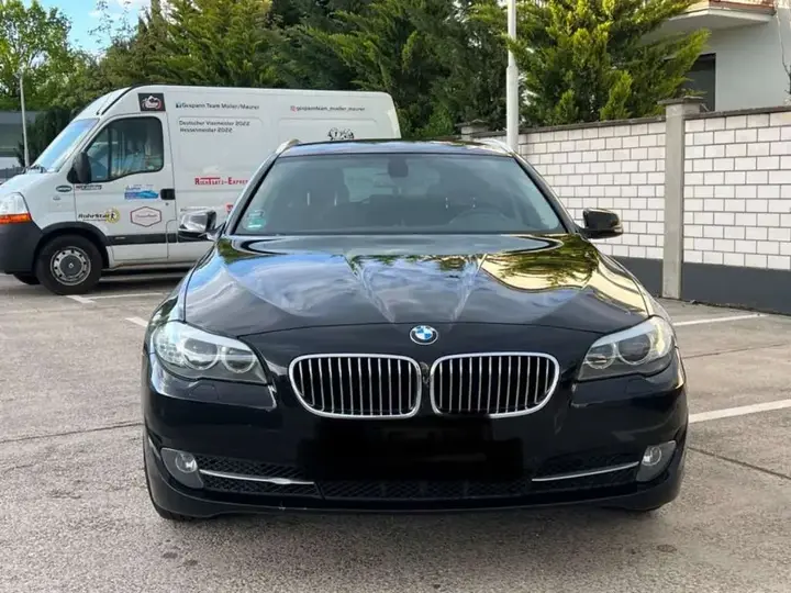 BMW 5 Series 2012 photo 2