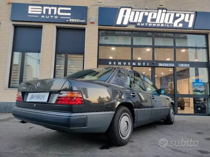 Mercedes-Benz E-Class 1992 photo 4