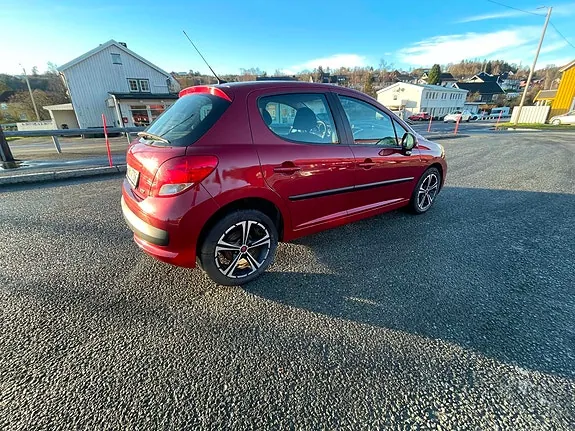 Peugeot 207 2009 photo 4