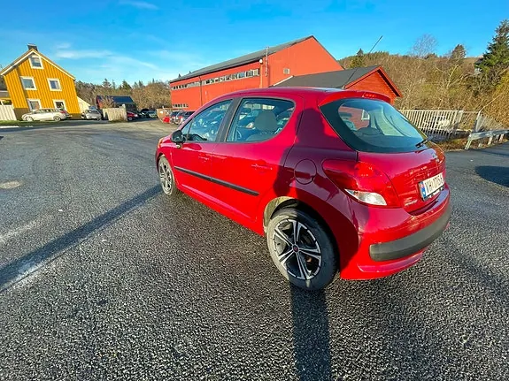 Peugeot 207 2009 photo 2
