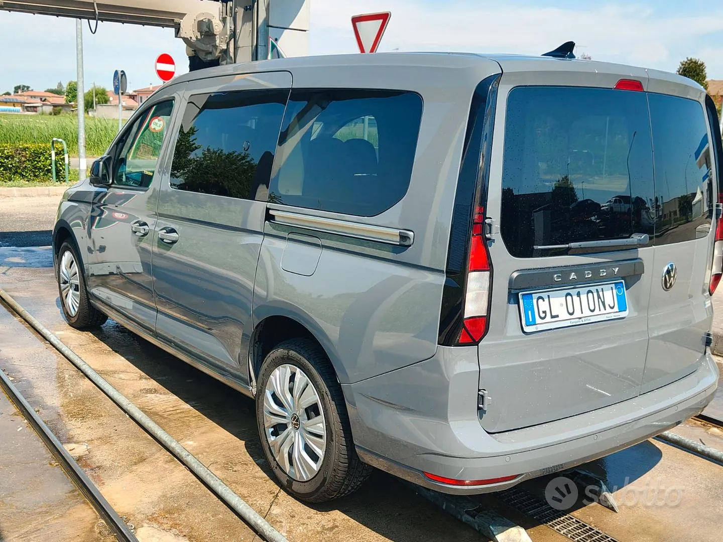 Volkswagen Caddy 2023 photo 2