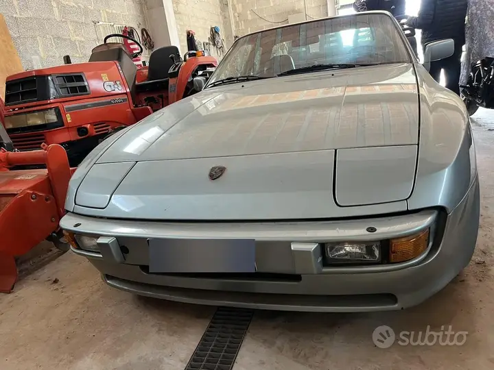 Porsche 944