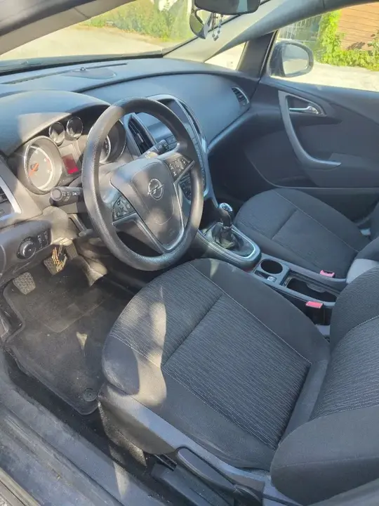 Opel Astra 2013 photo 3